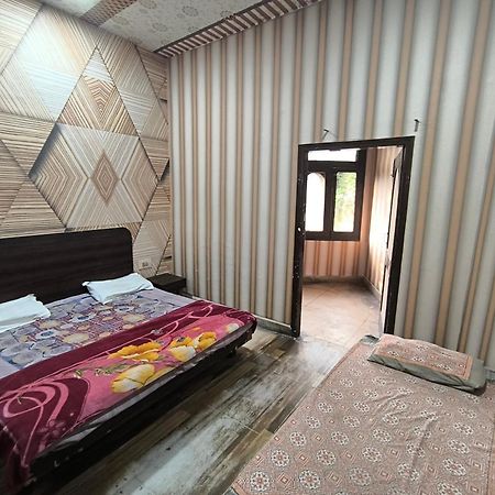 Hotel Jogi Guest House Welcome All Families, Friends, Groups, Couples, Singles Fully Airconditioner, Attach Washrooms, Lift, Wifi, 24 Hours Room Service, Power Backup Amritsar Exteriér fotografie