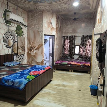 Hotel Jogi Guest House Welcome All Families, Friends, Groups, Couples, Singles Fully Airconditioner, Attach Washrooms, Lift, Wifi, 24 Hours Room Service, Power Backup Amritsar Exteriér fotografie