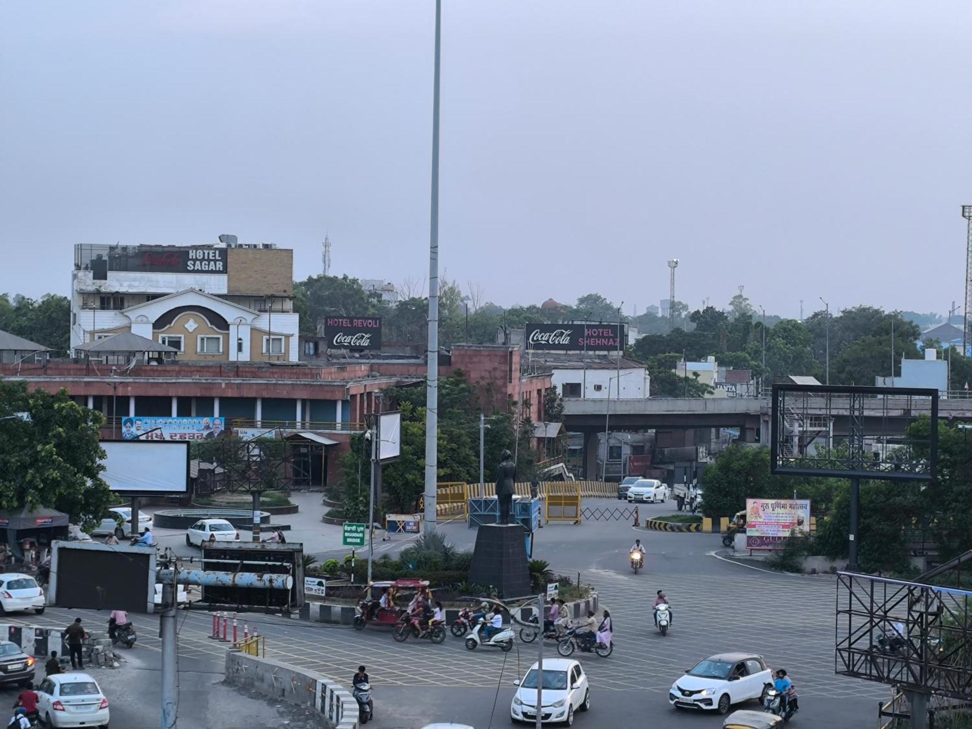 Hotel Jogi Guest House Welcome All Families, Friends, Groups, Couples, Singles Fully Airconditioner, Attach Washrooms, Lift, Wifi, 24 Hours Room Service, Power Backup Amritsar Exteriér fotografie