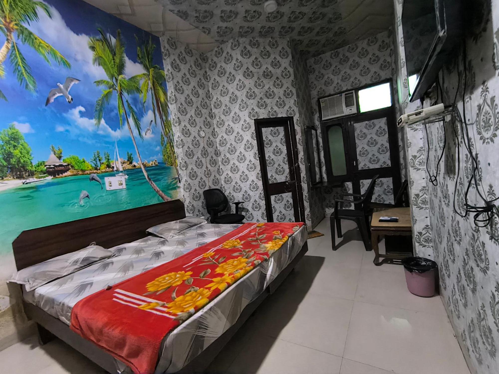 Hotel Jogi Guest House Welcome All Families, Friends, Groups, Couples, Singles Fully Airconditioner, Attach Washrooms, Lift, Wifi, 24 Hours Room Service, Power Backup Amritsar Pokoj fotografie